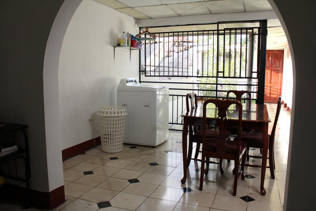 El Callejon Guest House León Exteriör bild